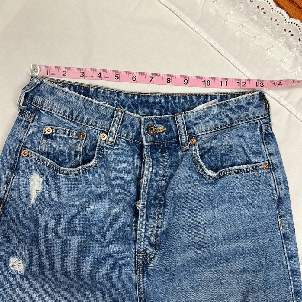 H&M Divided Distressed Jeans - Picture 6 of 9